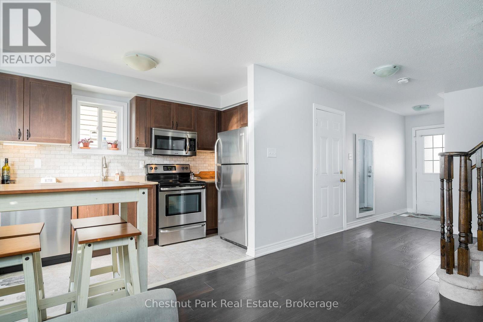 19 Admiral Crescent, Essa, Ontario  L0M 1B4 - Photo 11 - N12071394