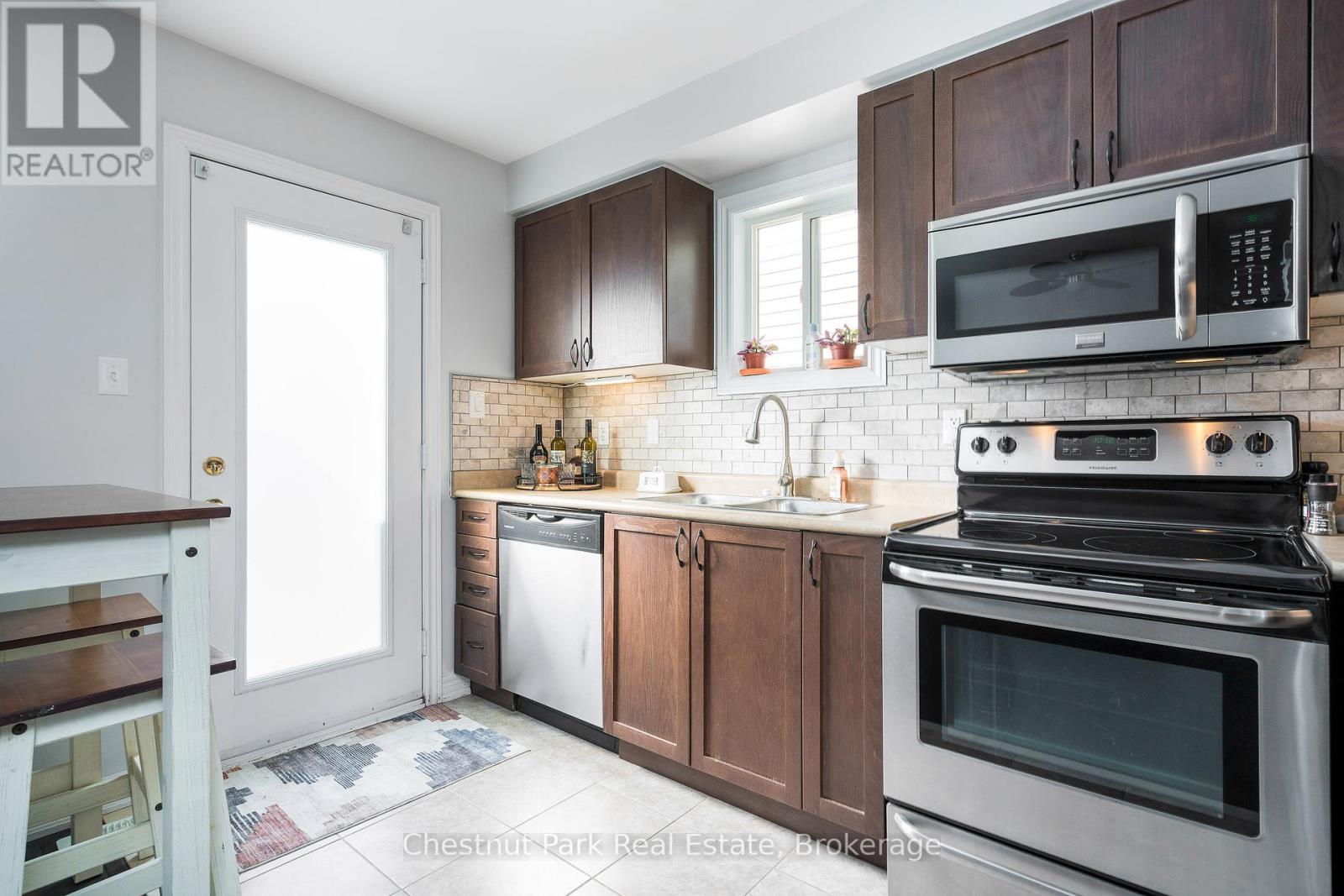 19 Admiral Crescent, Essa, Ontario  L0M 1B4 - Photo 13 - N12071394
