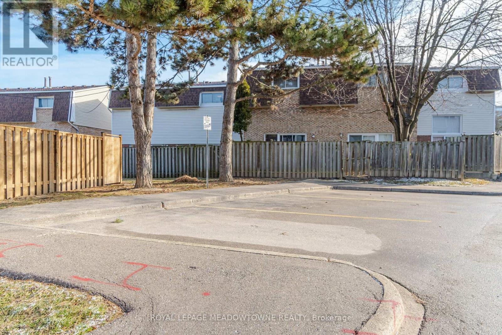 42 - 11 Harrisford Street, Hamilton, Ontario  L8K 6L7 - Photo 48 - X12071367