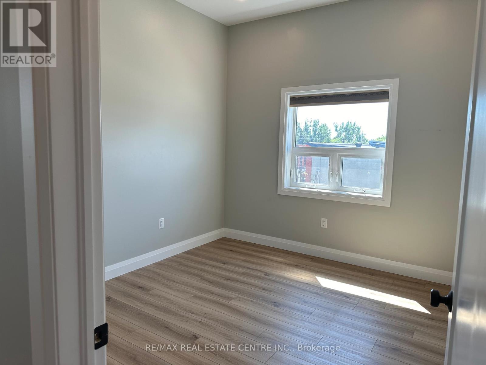 2 - 8 Main Street S, East Luther Grand Valley, Ontario  L9W 5S6 - Photo 3 - X12071392
