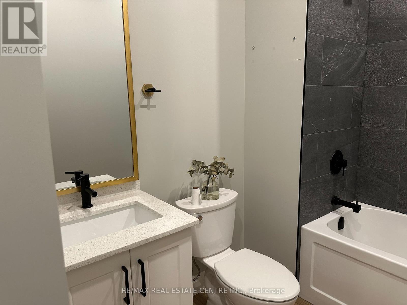 2 - 8 Main Street S, East Luther Grand Valley, Ontario  L9W 5S6 - Photo 5 - X12071392