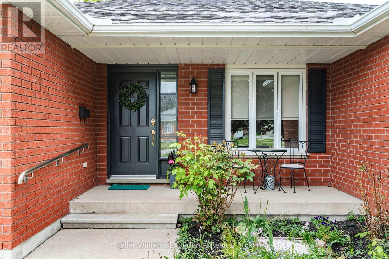 18 Archer Crescent, Springwater, Ontario  L0L 1P0 - Photo 2 - S12071457