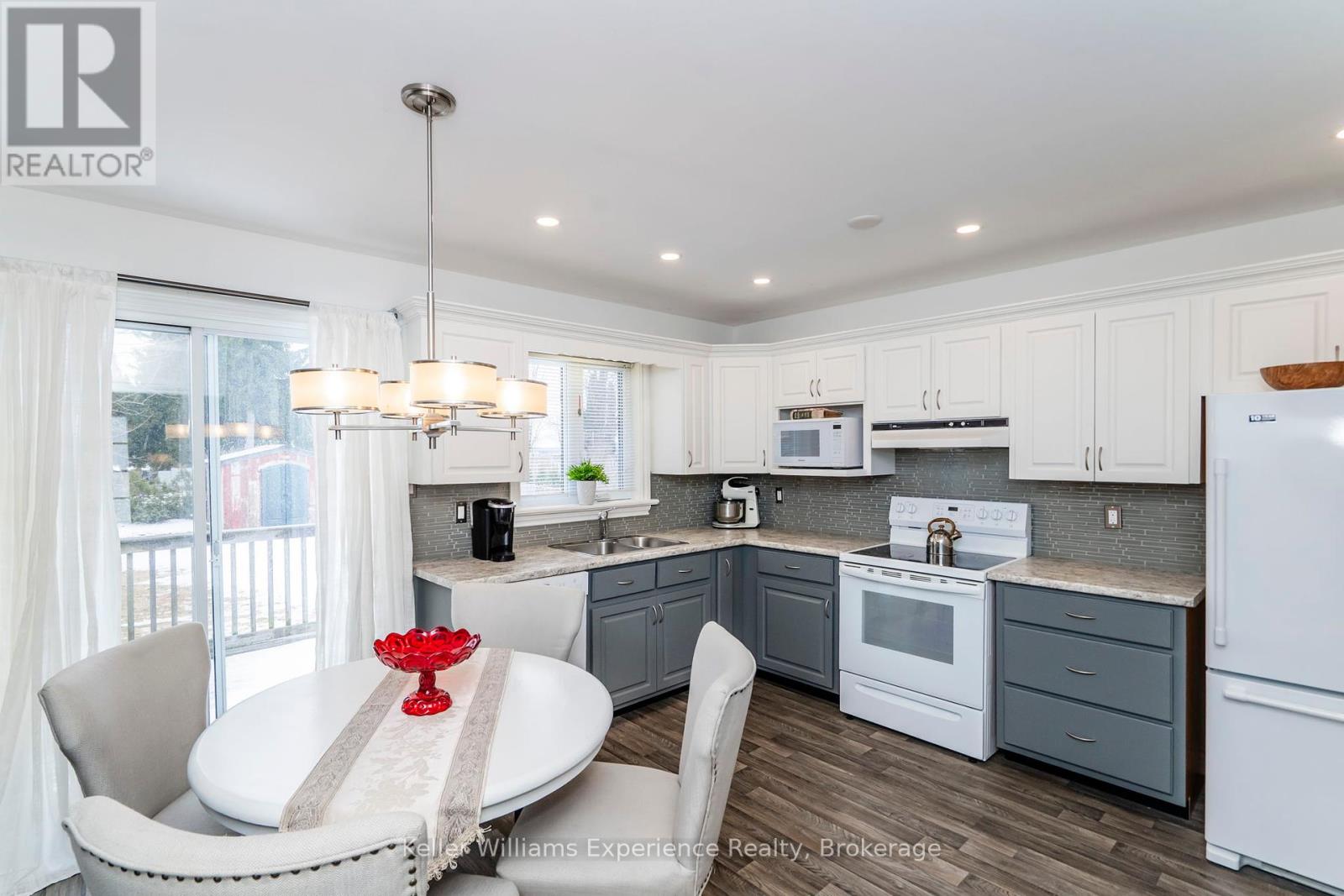 18 Archer Crescent, Springwater, Ontario  L0L 1P0 - Photo 4 - S12071457