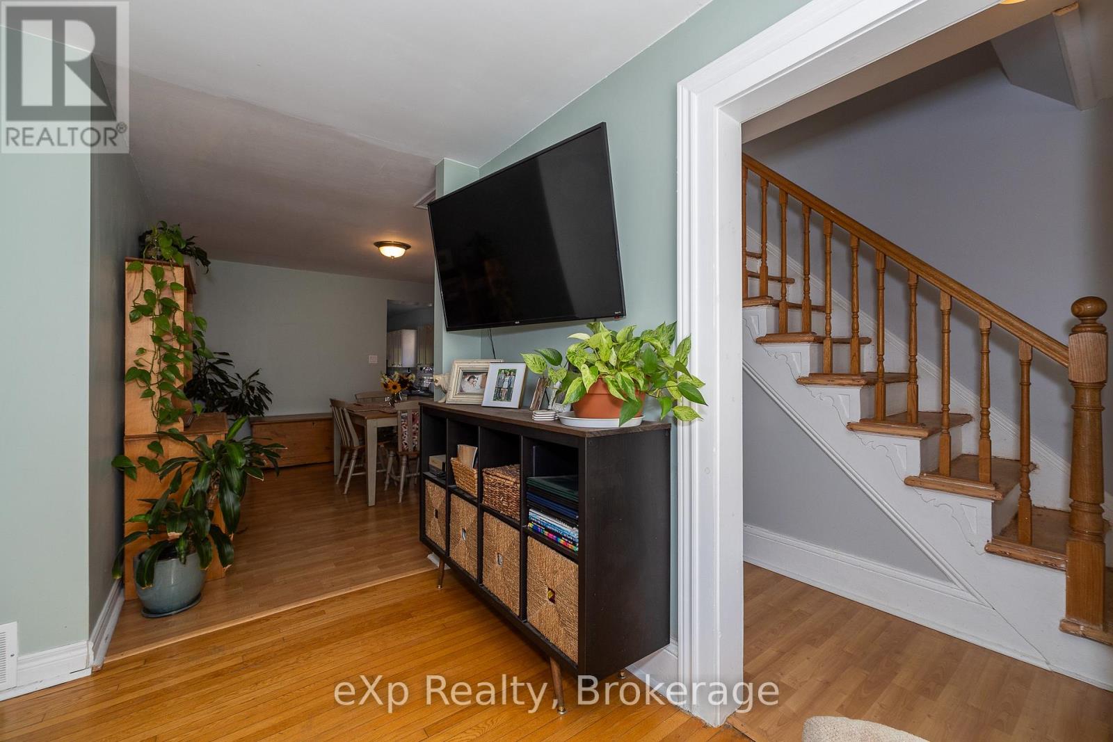 780 5th Avenue E, Owen Sound, Ontario  N4K 2R6 - Photo 4 - X12071456