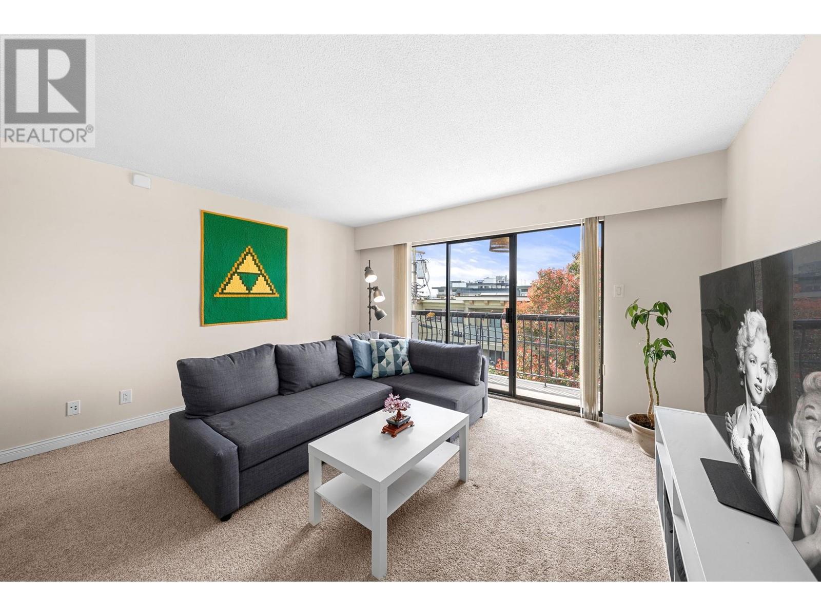 8 137 E 5th Street, North Vancouver, British Columbia  V7L 1L3 - Photo 2 - R2988220