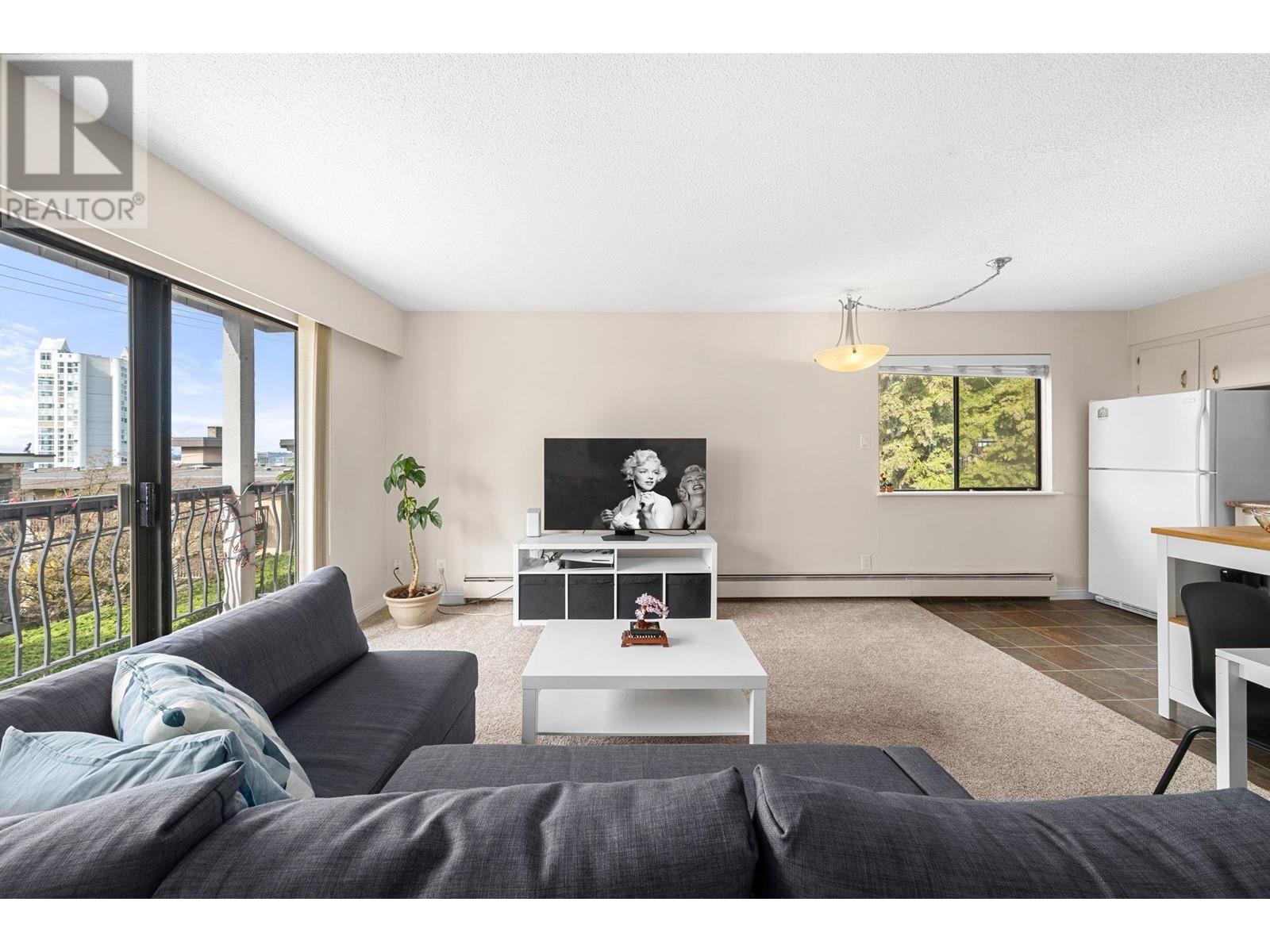 8 137 E 5th Street, North Vancouver, British Columbia  V7L 1L3 - Photo 3 - R2988220