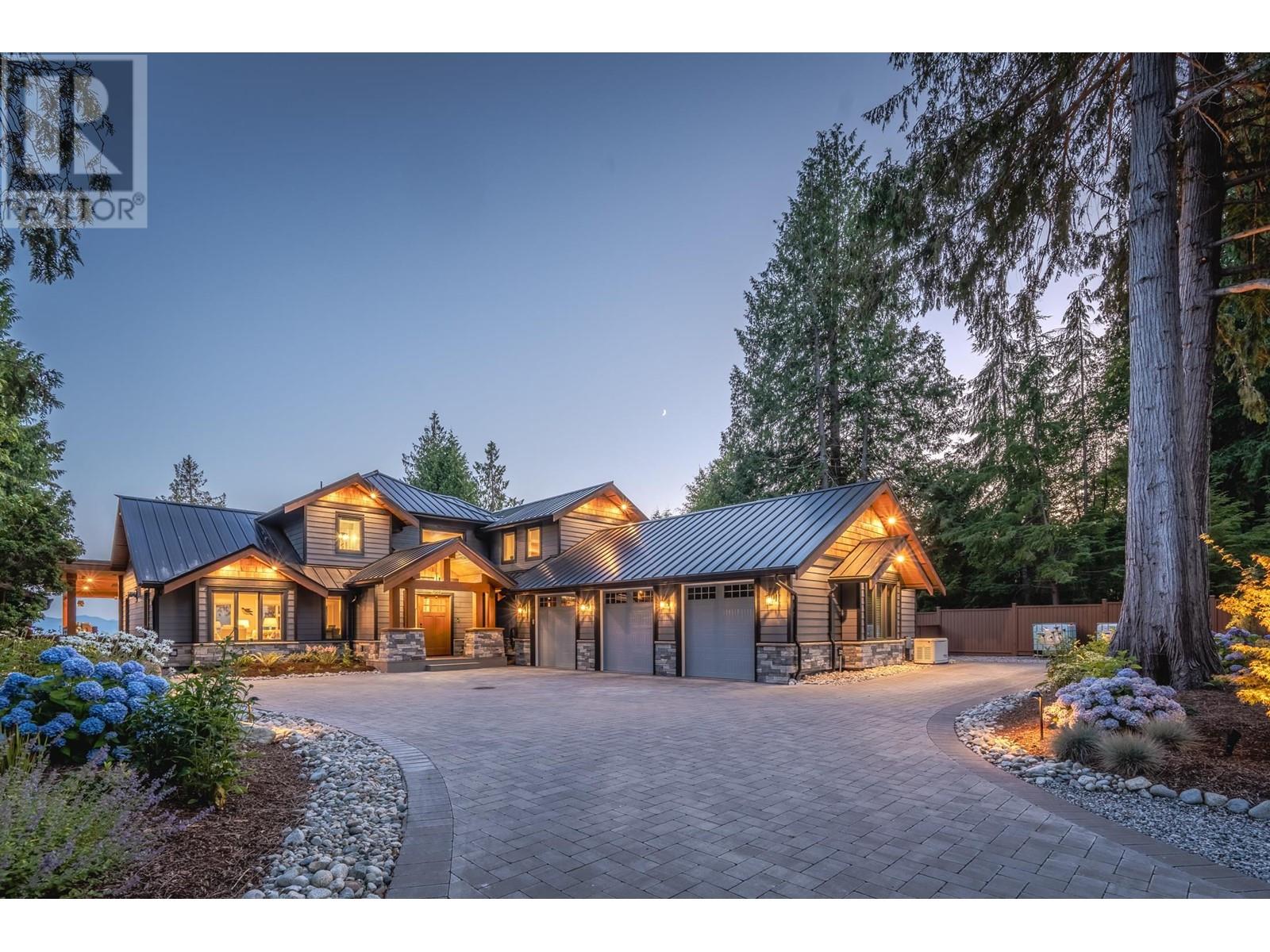 7891-7893 Redrooffs Road, Halfmoon Bay, British Columbia  V7Z 1A4 - Photo 1 - R2988225