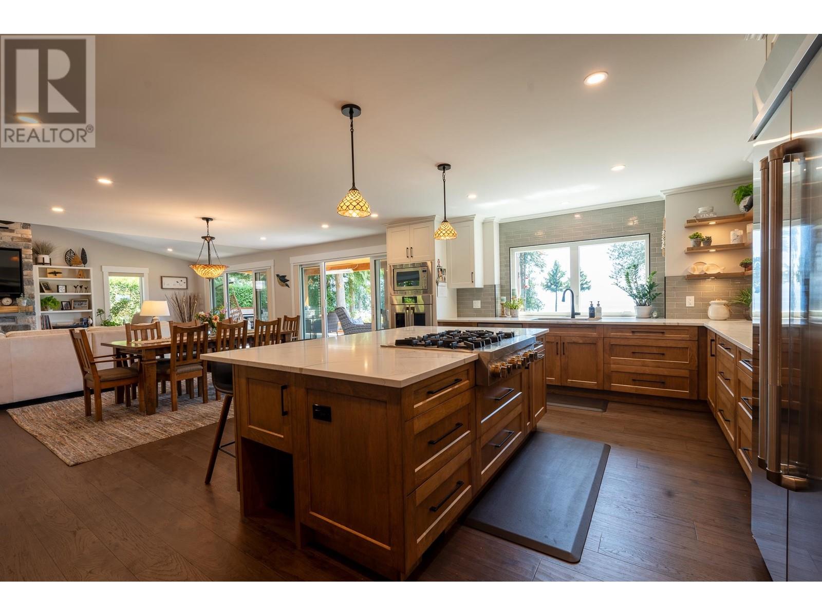 7891-7893 Redrooffs Road, Halfmoon Bay, British Columbia  V7Z 1A4 - Photo 5 - R2988225