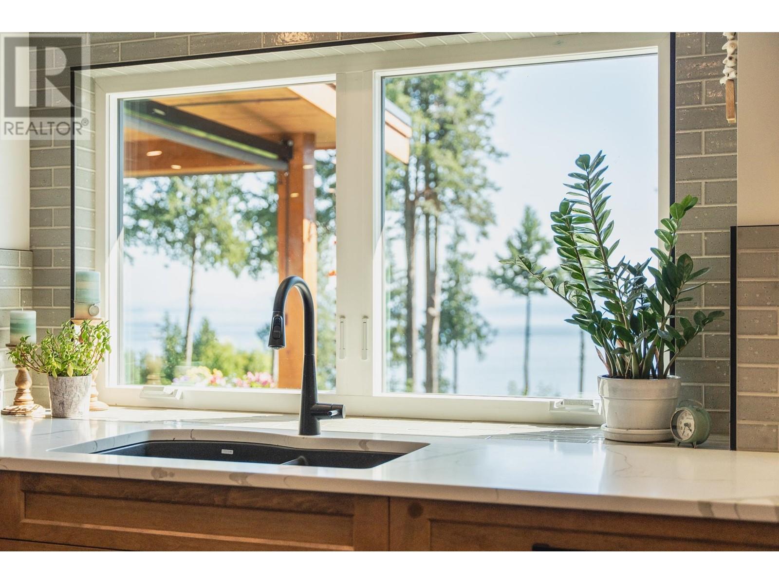 7891-7893 Redrooffs Road, Halfmoon Bay, British Columbia  V7Z 1A4 - Photo 7 - R2988225