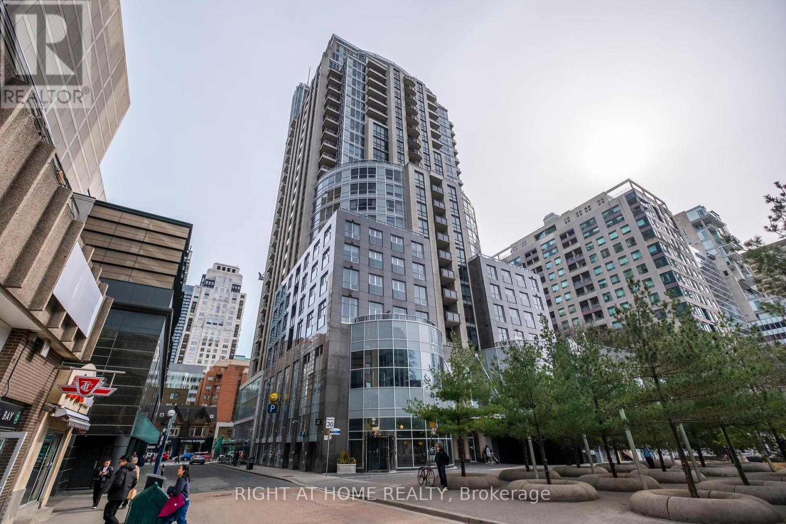 1104 - 10 BELLAIR STREET, Toronto, Ontario
