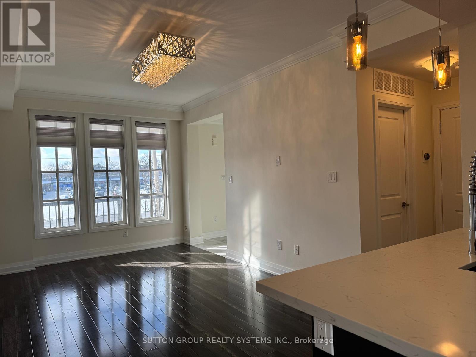 2 - 3071 Cawthra Road, Mississauga, Ontario  L5A 2X4 - Photo 5 - W12071507