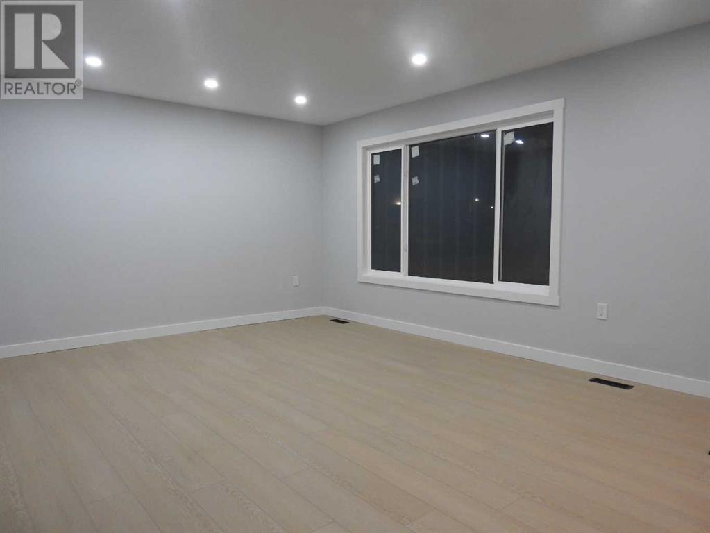 Property at 3305 44A Avenue image 4