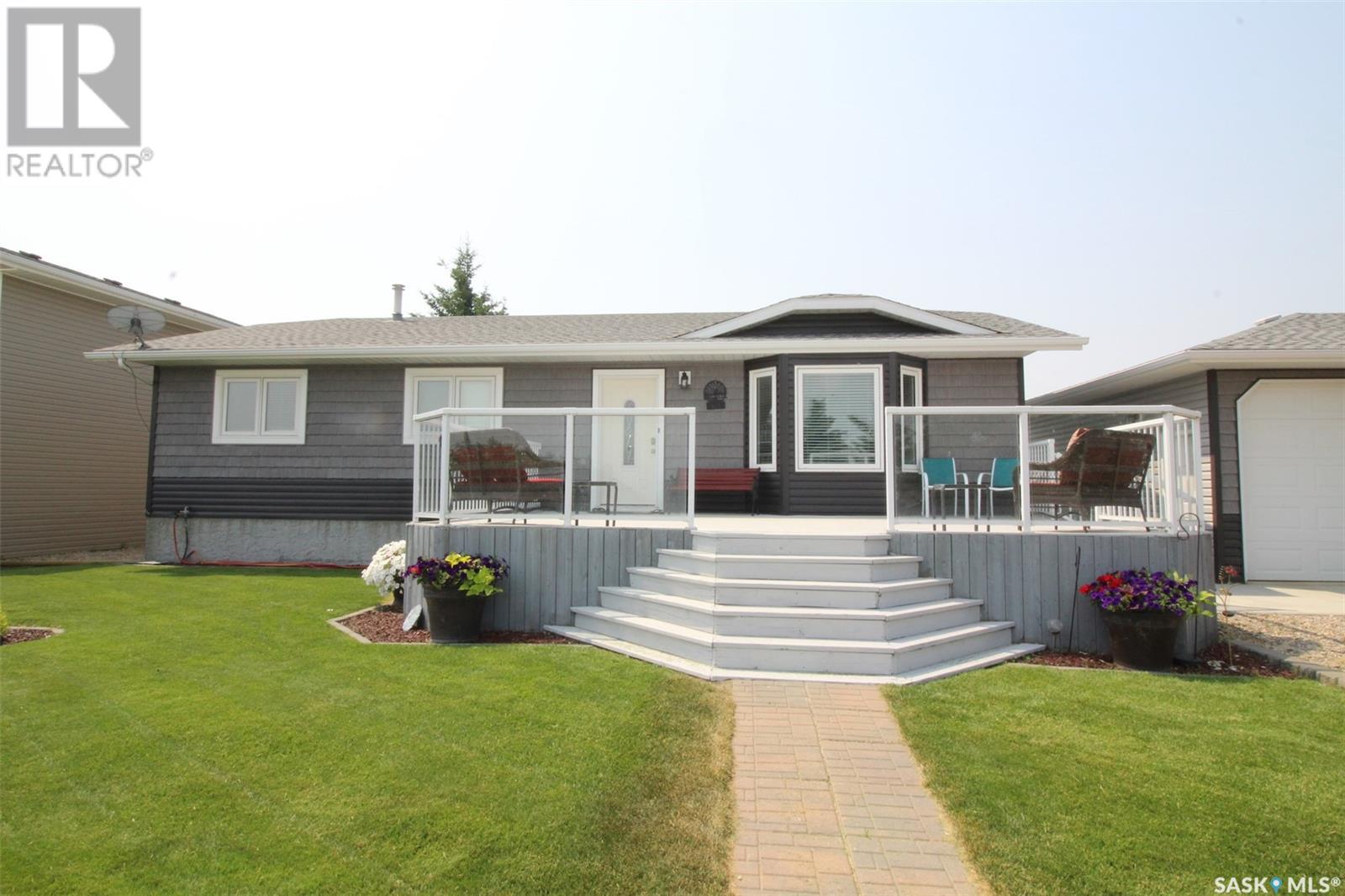 Property at 415 2nd AVENUE N image 3