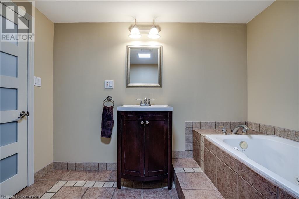 45 Brett Court, Hamilton, Ontario  L8T 4R7 - Photo 32 - 40710652