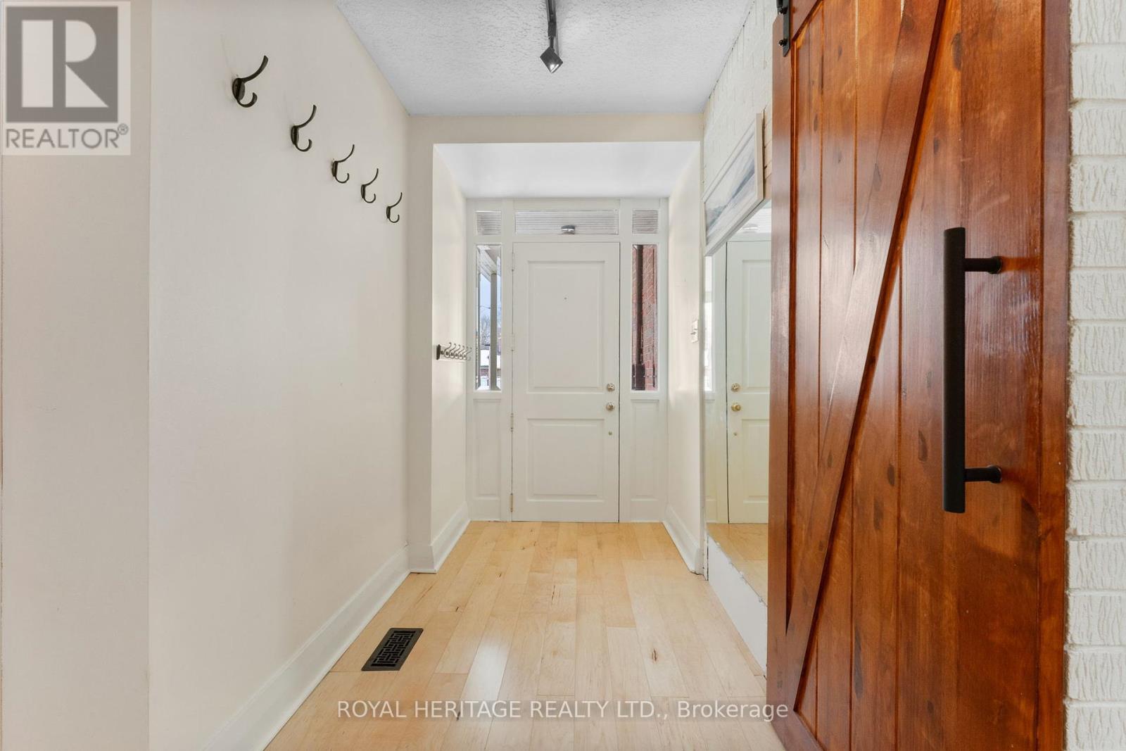 181 Abbott Boulevard, Cobourg, Ontario  K9A 4E8 - Photo 6 - X12004316
