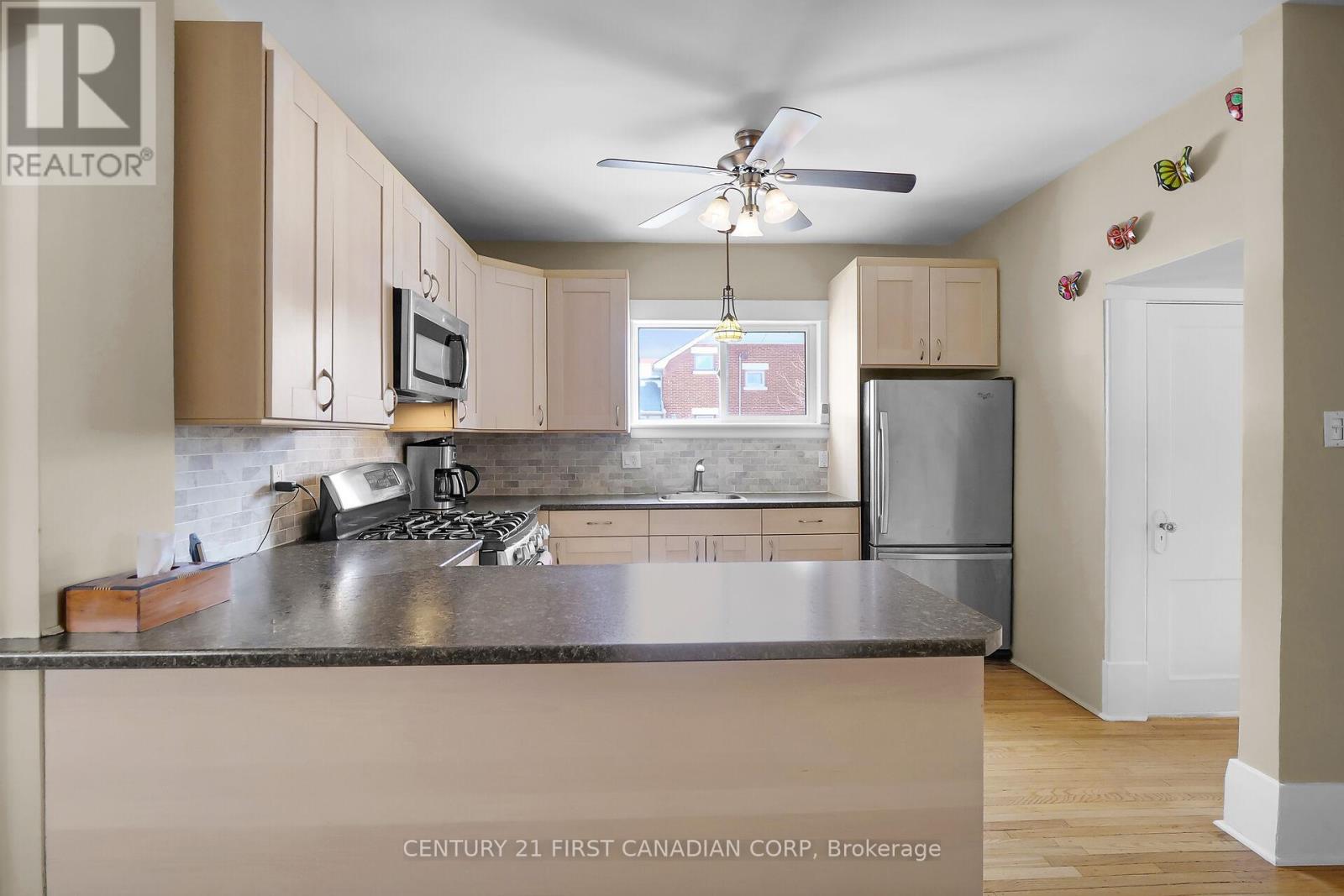 Photo 11 of 46 for 426 Grosvenor Street
