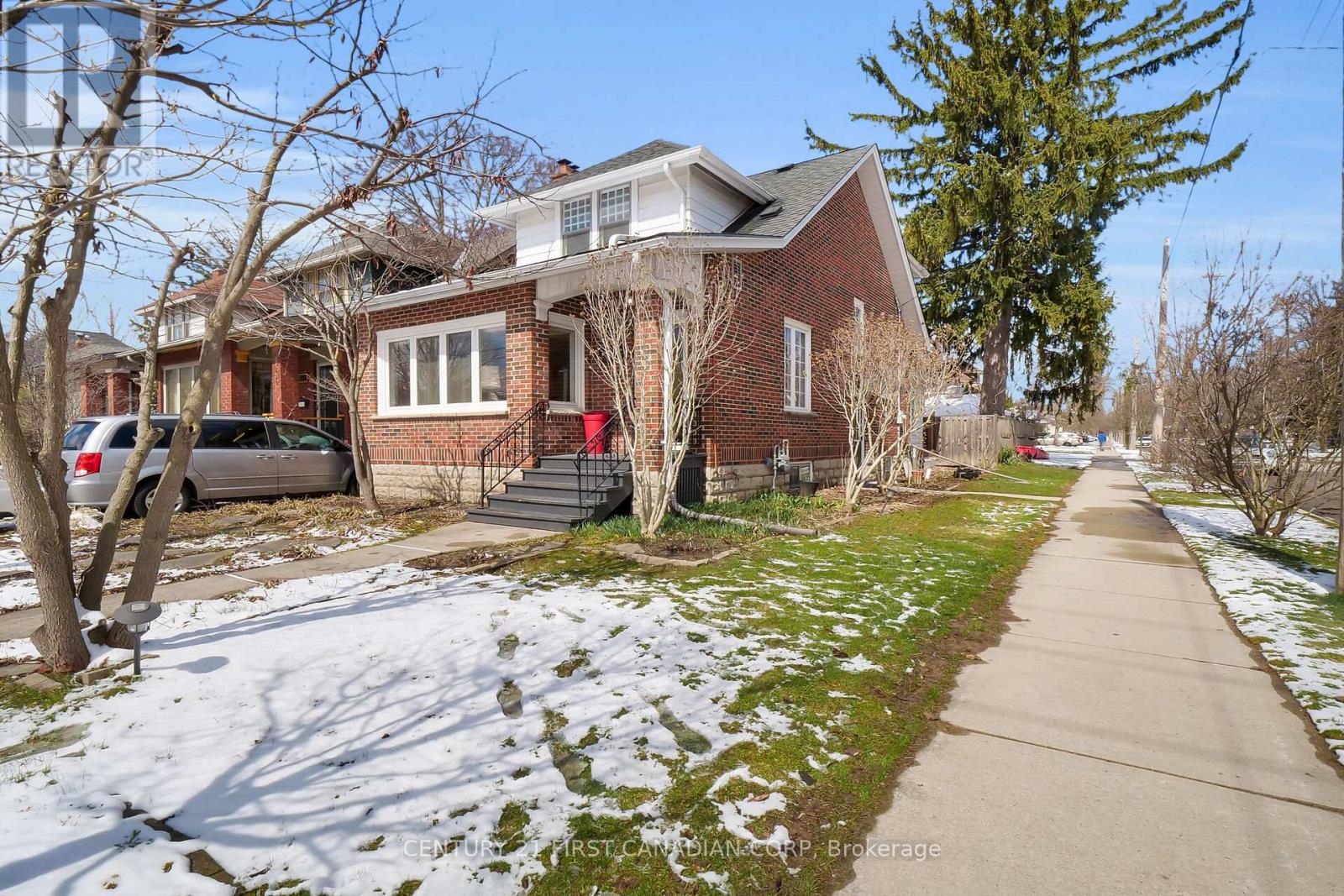 Photo 2 of 46 for 426 Grosvenor Street
