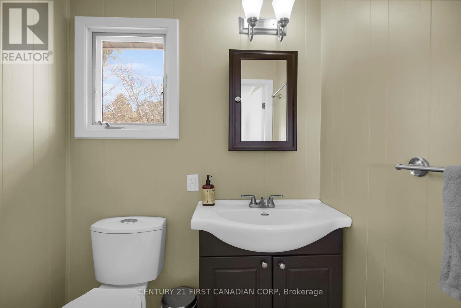 Photo 20 of 46 for 426 Grosvenor Street