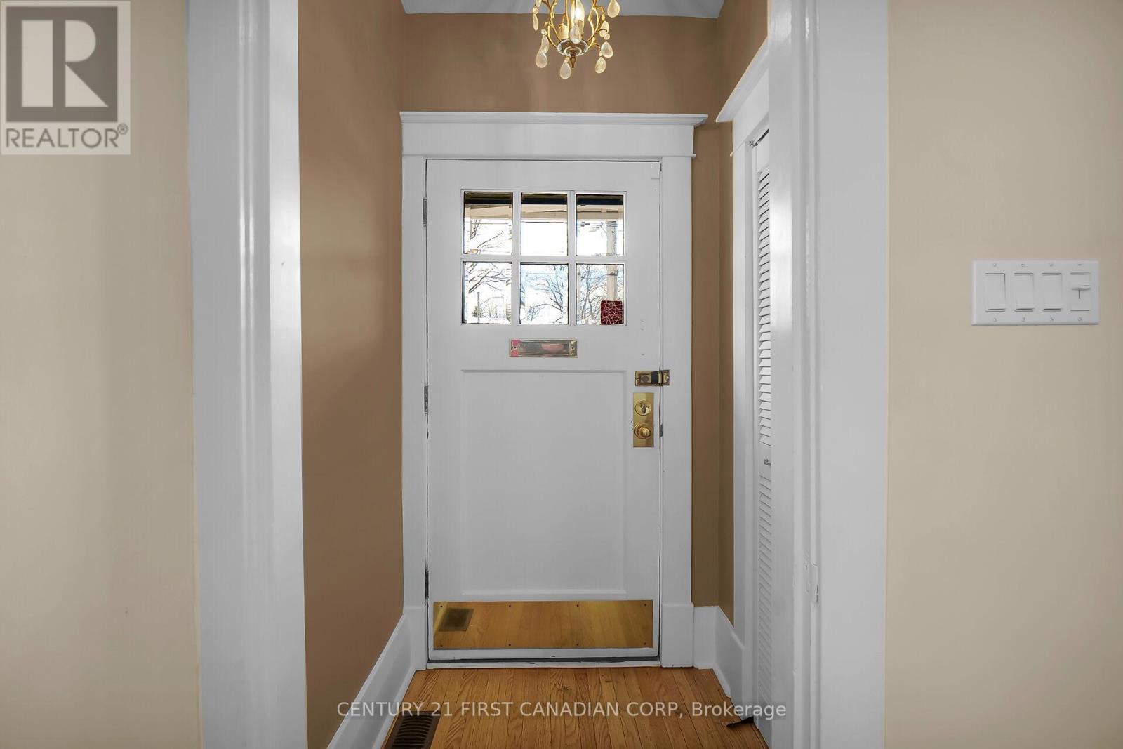 Photo 4 of 46 for 426 Grosvenor Street