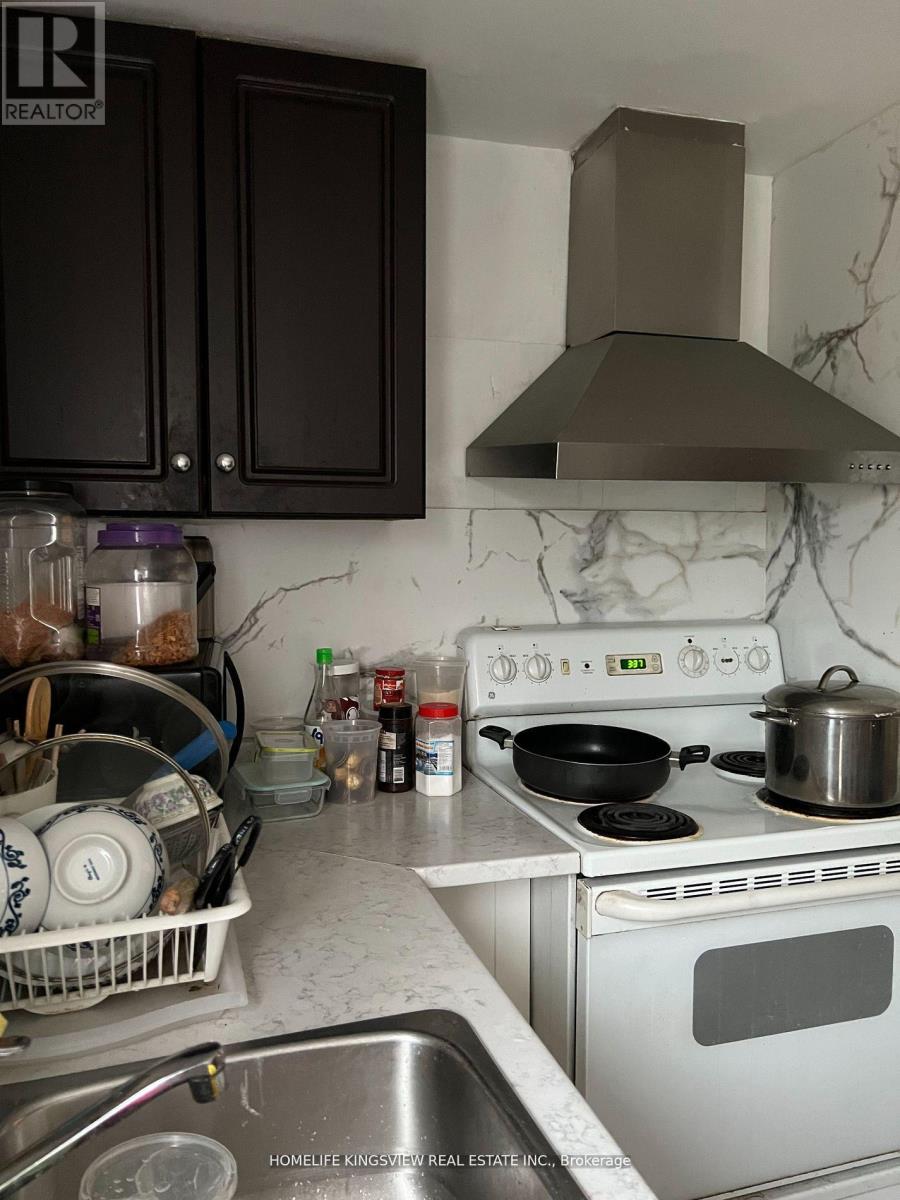 23 - 35 San Robertoway, Toronto, Ontario  M3L 2J4 - Photo 6 - W12069054