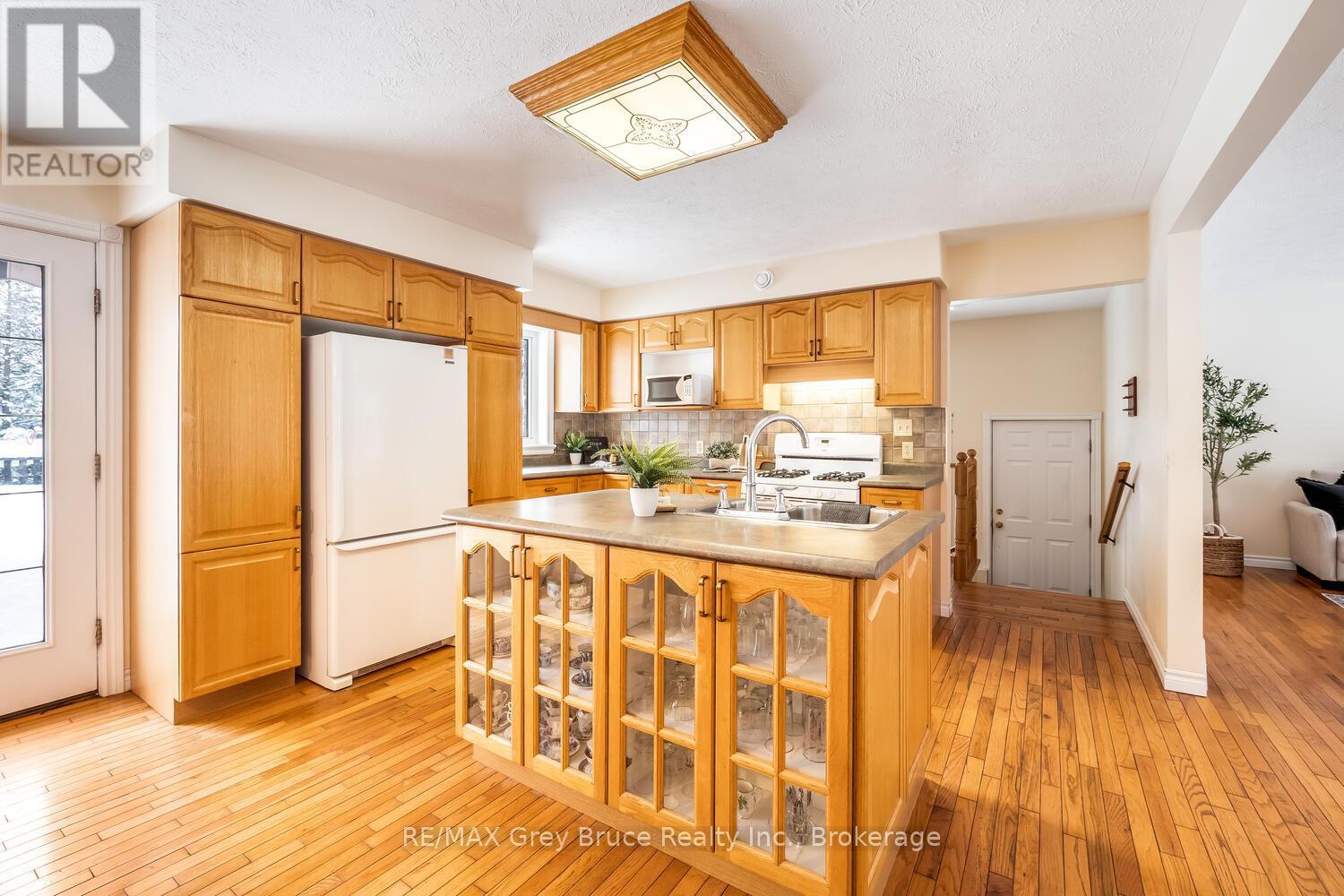 109 Alexandria St Street, Georgian Bluffs, Ontario  N0H 1S0 - Photo 20 - X11940179