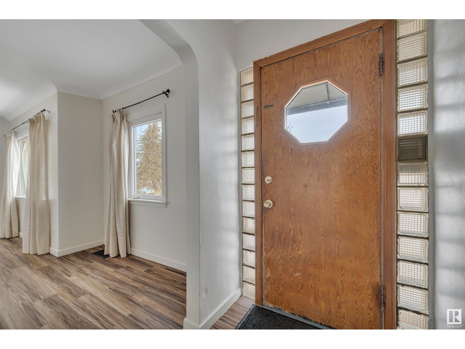 Property at 10653 62 AV NW image 3