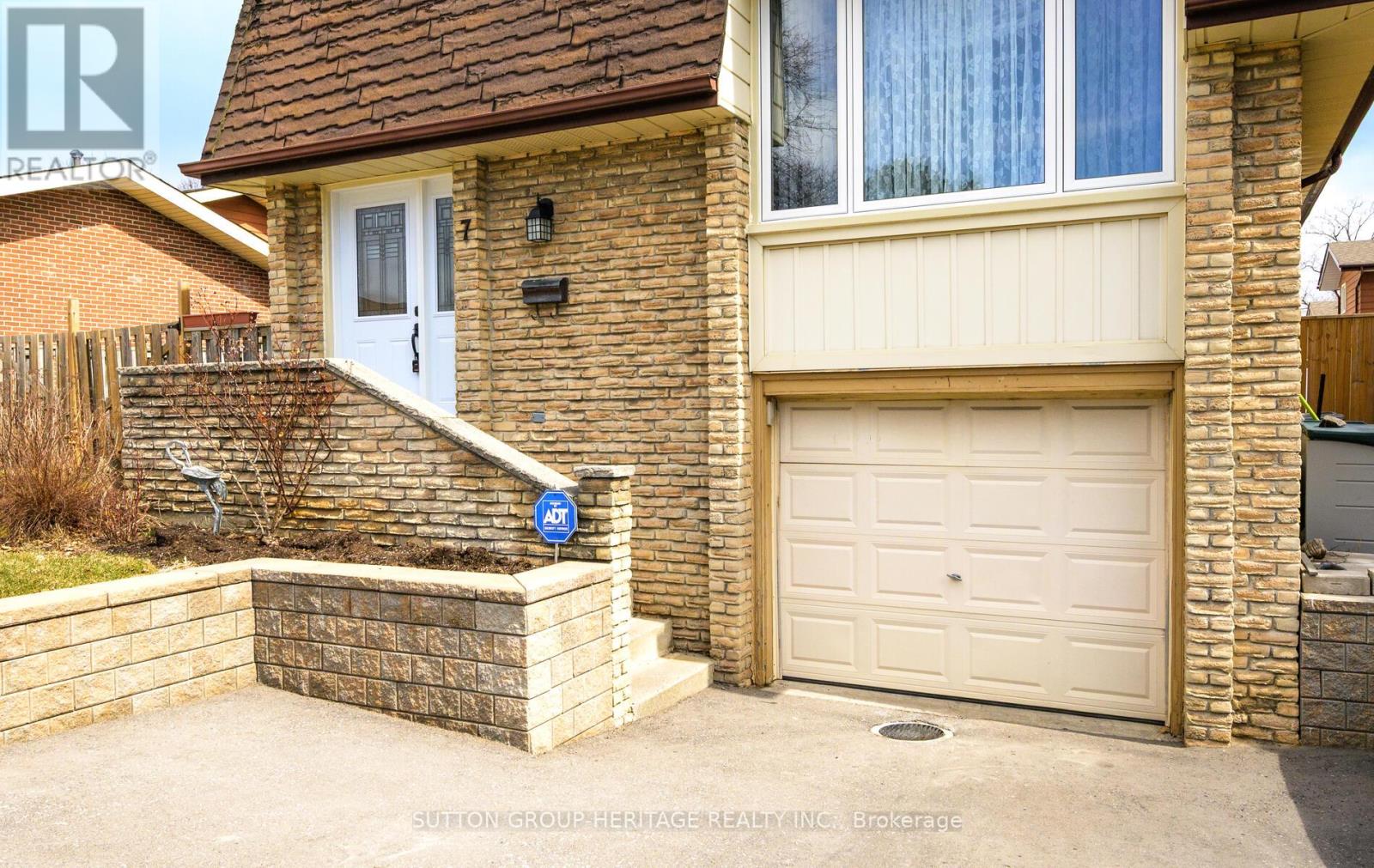 Property at 7 HARPER COURT image 1