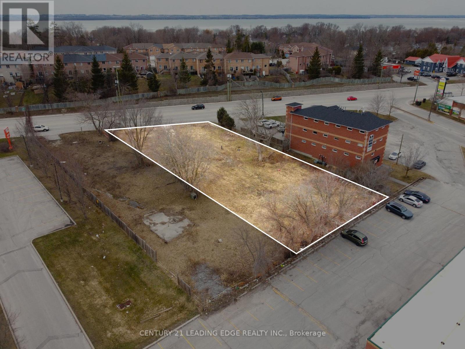 451 The Queensway S, Georgina, Ontario  L4P 2C9 - Photo 5 - N12071561