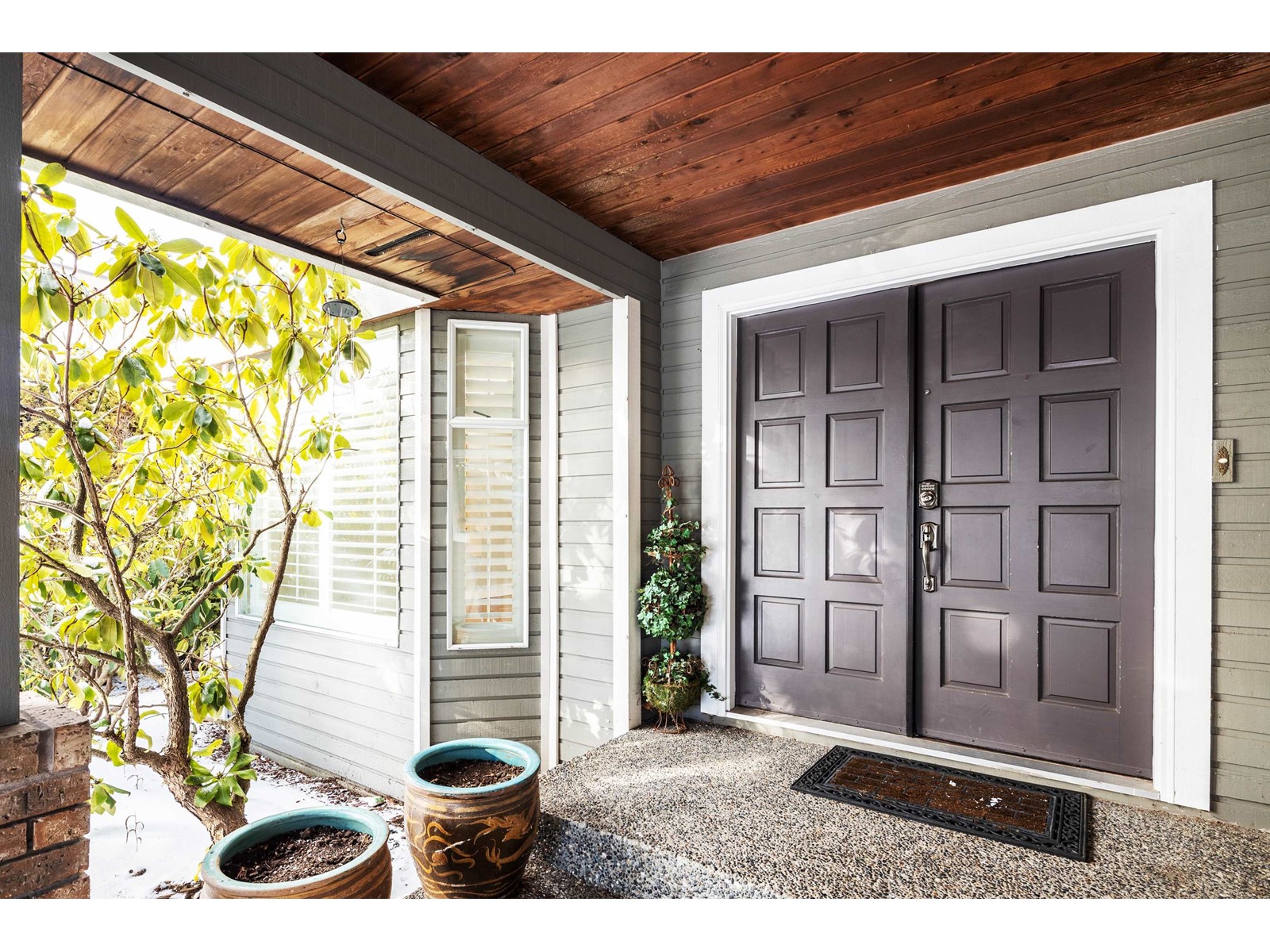 Property at 14971 21 AVENUE image 2
