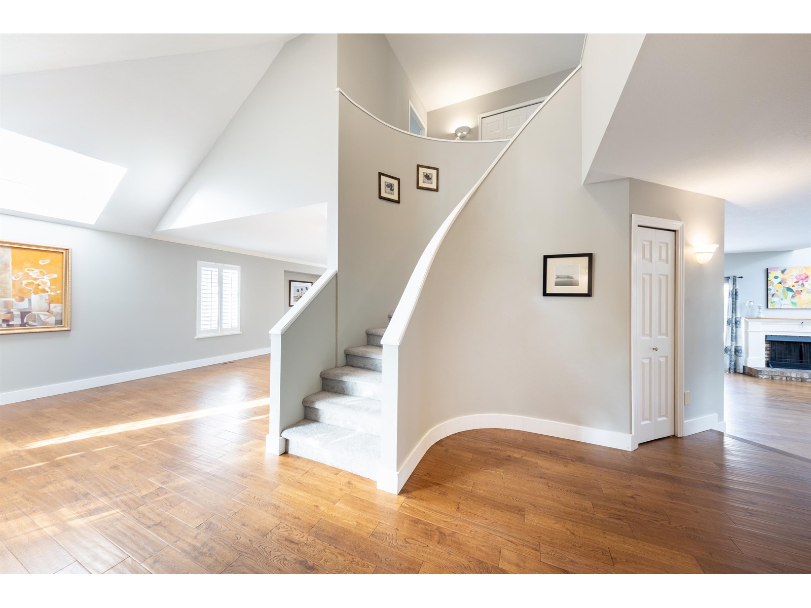 Property at 14971 21 AVENUE image 4
