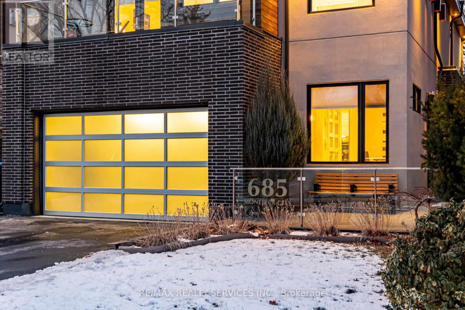 Property at 685 MONTBECK CRESCENT image 3