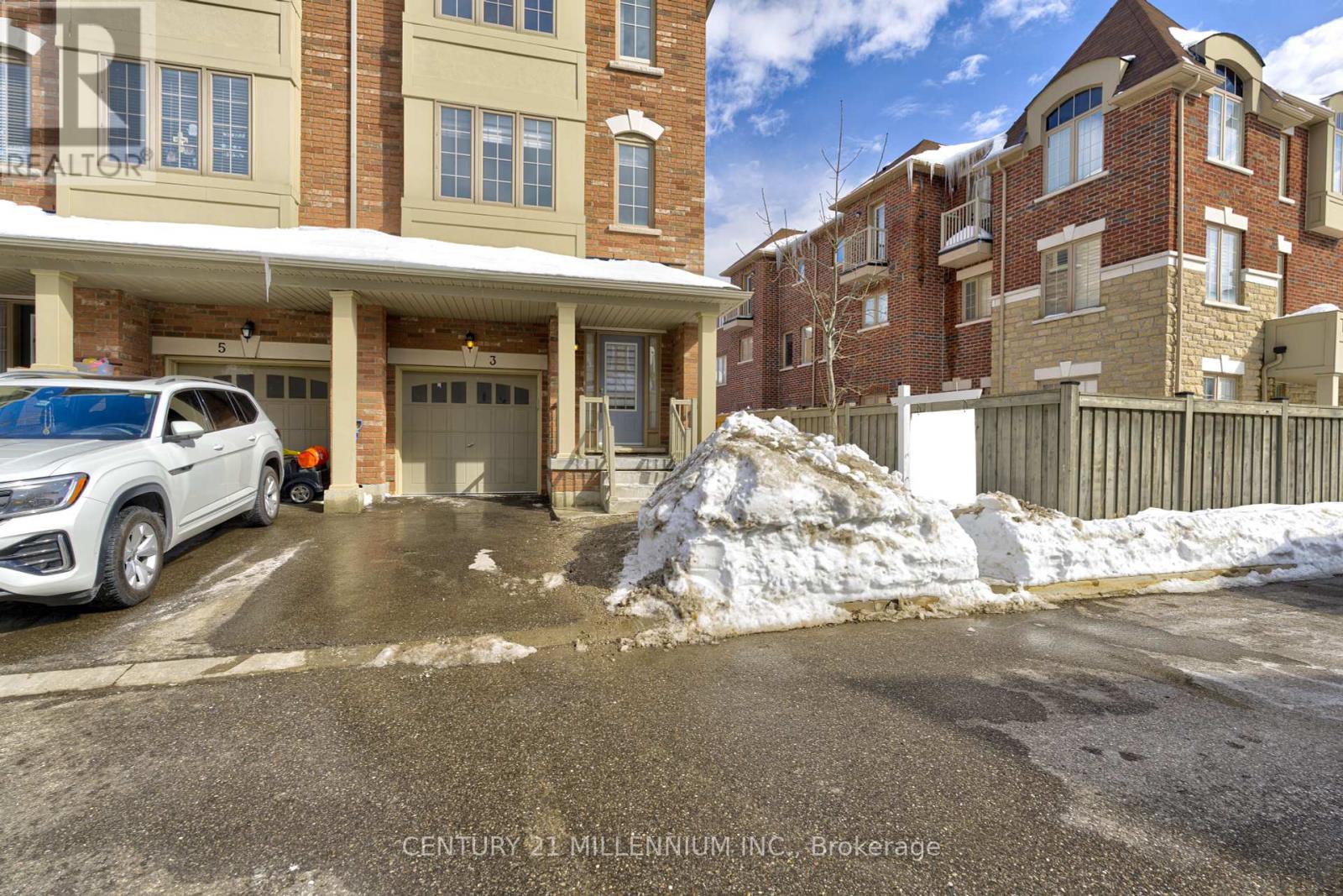 3 Hobart Gardens, Brampton, Ontario  L6X 0J1 - Photo 1 - W12071621