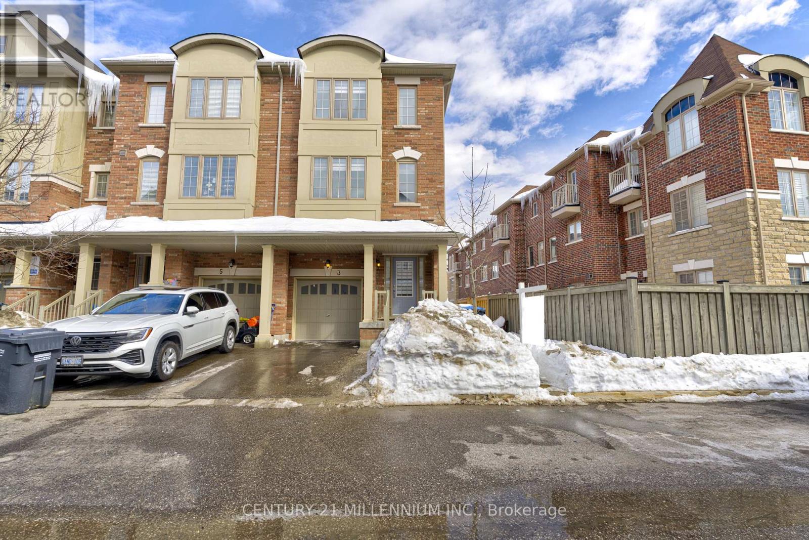 3 Hobart Gardens, Brampton, Ontario  L6X 0J1 - Photo 2 - W12071621
