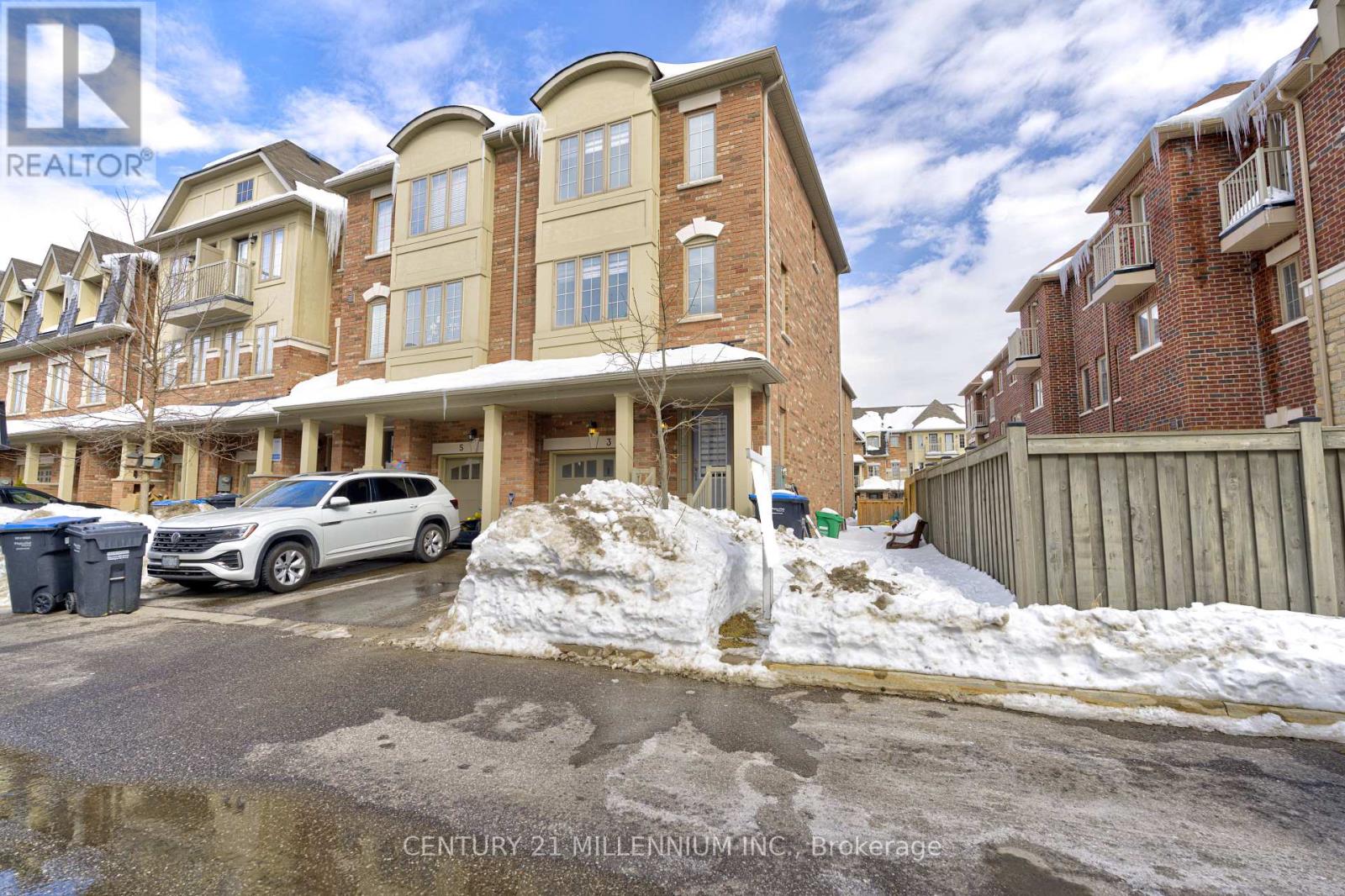 3 Hobart Gardens, Brampton, Ontario  L6X 0J1 - Photo 3 - W12071621
