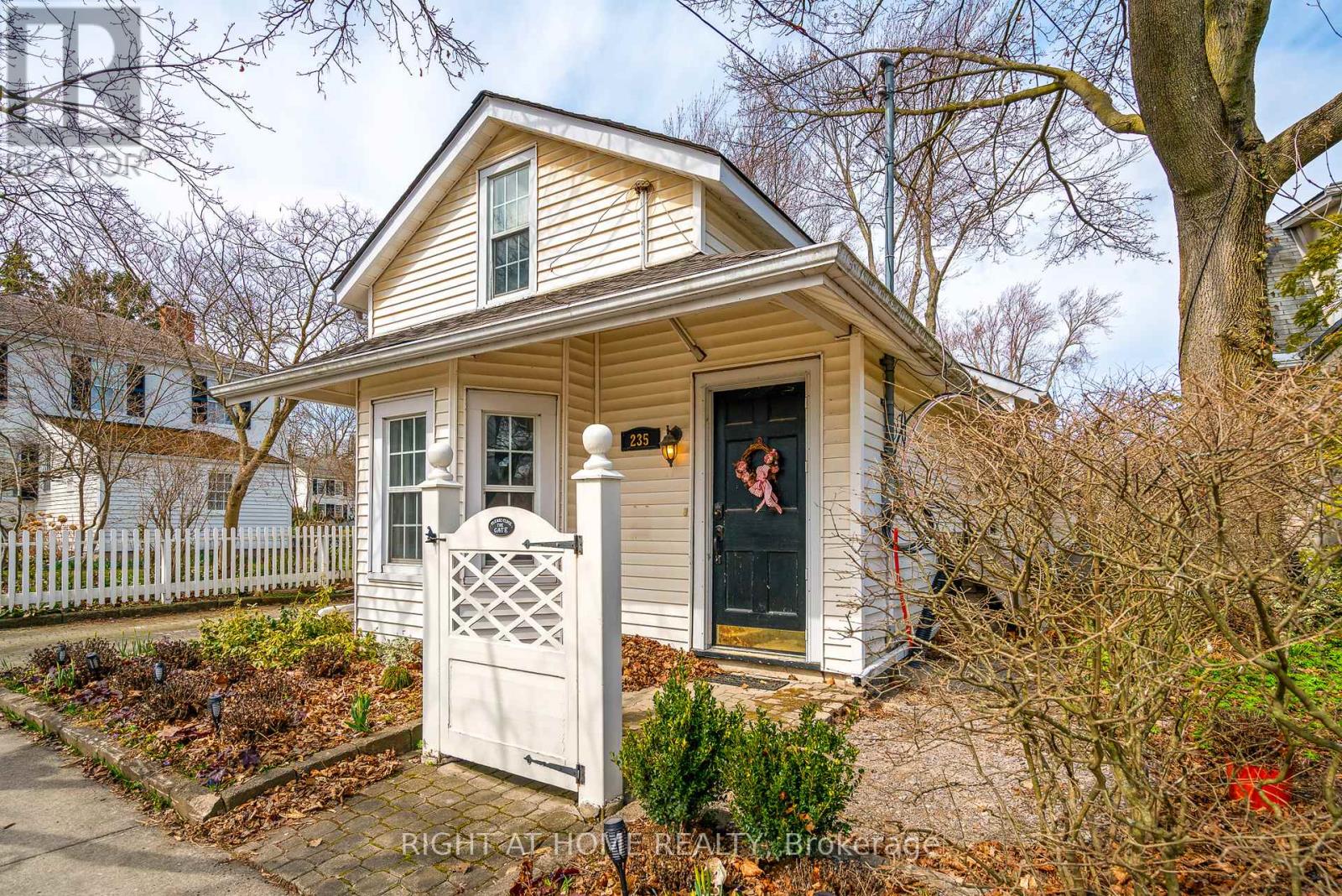 Property at 235 VICTORIA STREET image 4