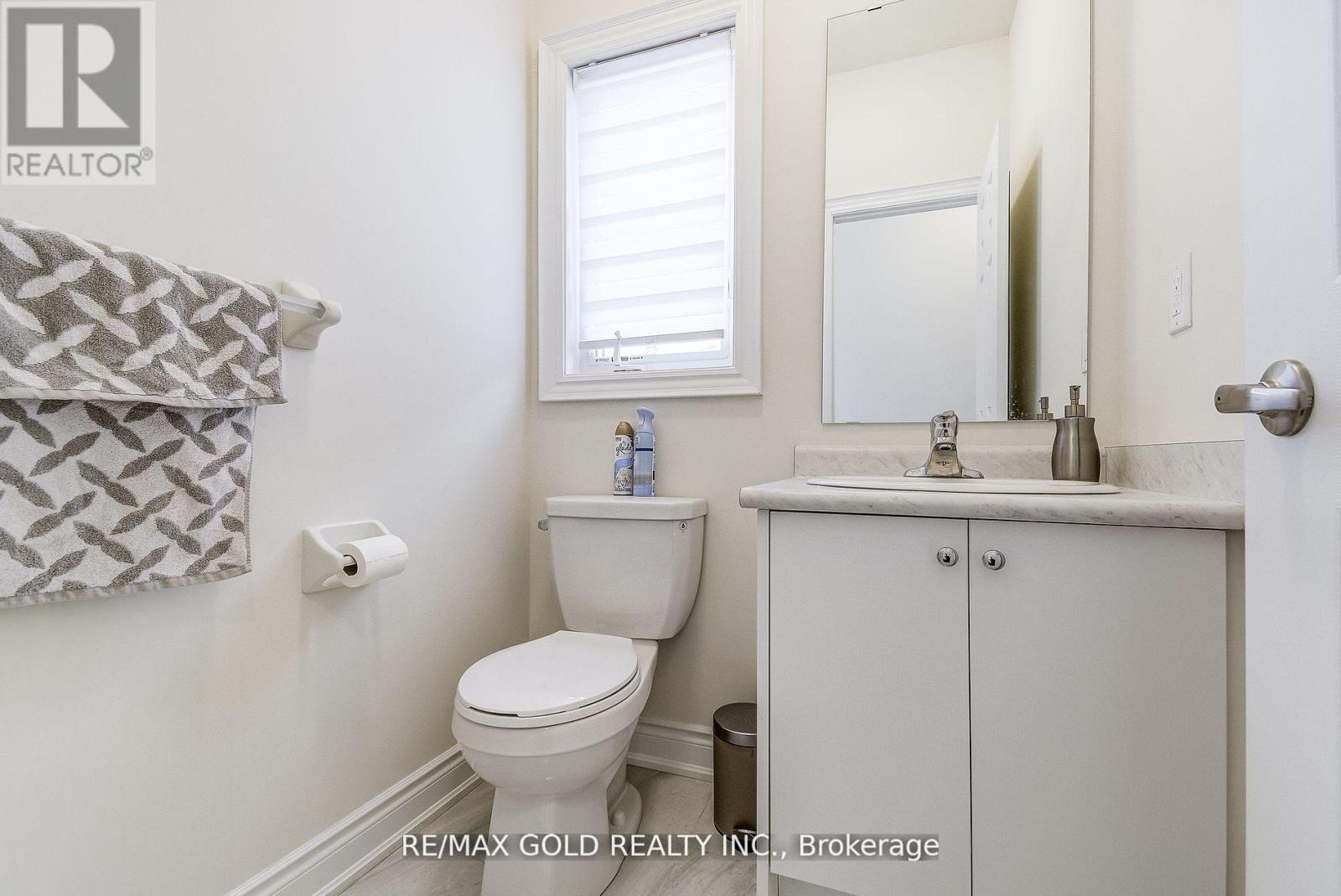 40 Silver Meadow Gardens, Hamilton, Ontario  L8B 1Z4 - Photo 8 - X12071581