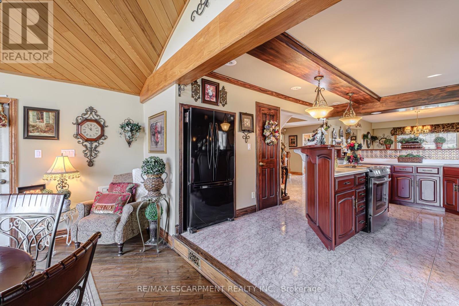 136 Country Club Drive, Hamilton, Ontario  L8K 5W2 - Photo 21 - X12071592