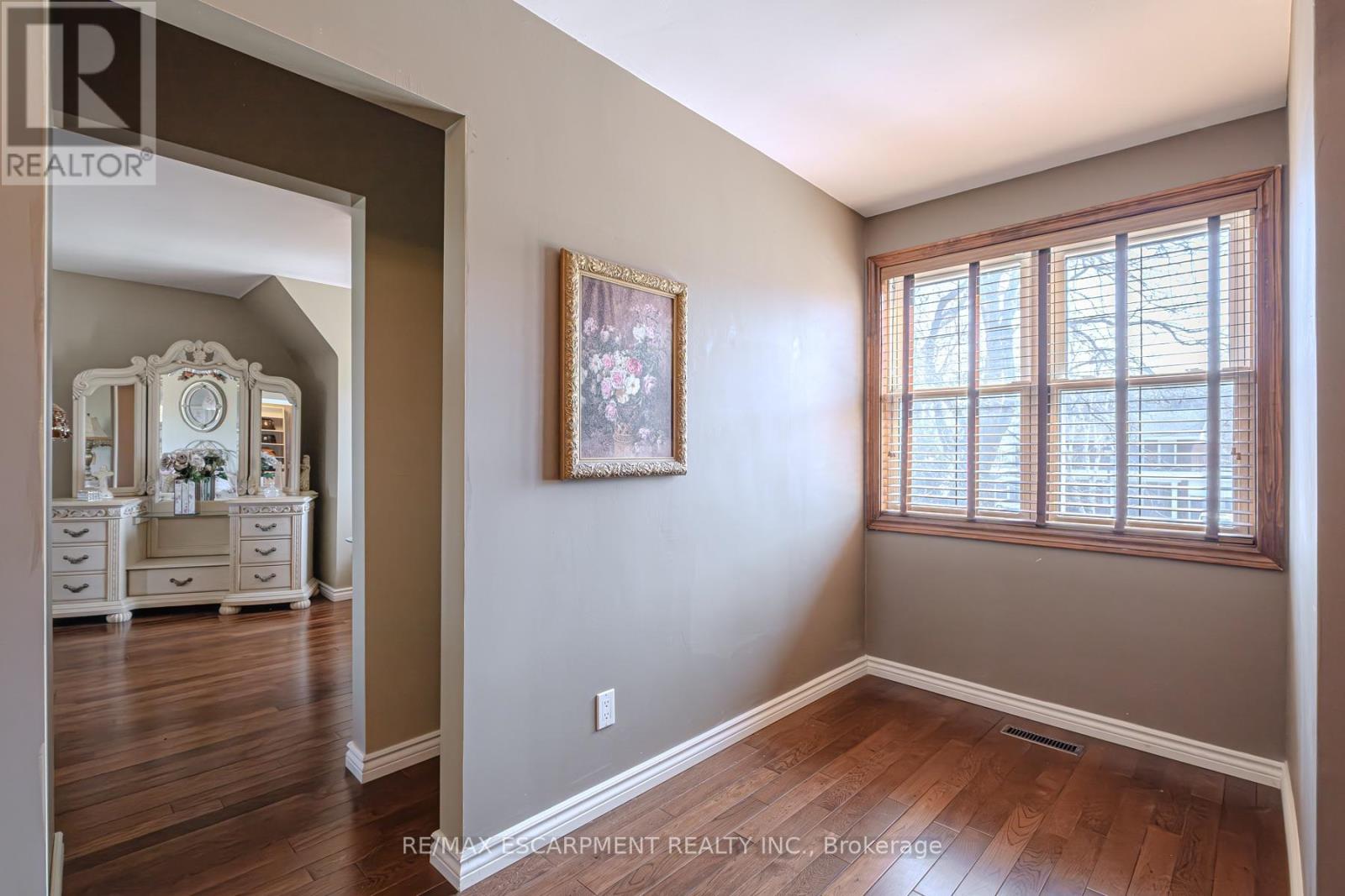 136 Country Club Drive, Hamilton, Ontario  L8K 5W2 - Photo 30 - X12071592