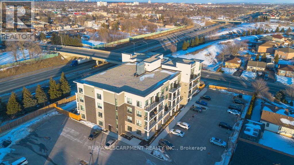 106 - 120 Springvalley Crescent, Hamilton, Ontario  L9C 0E4 - Photo 1 - X12071672