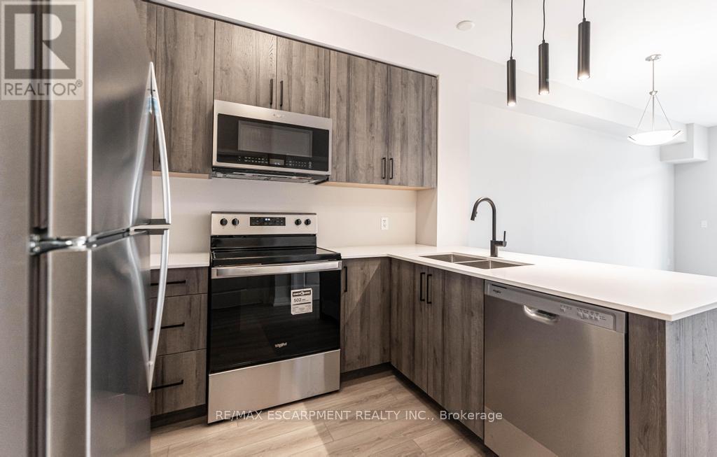 106 - 120 Springvalley Crescent, Hamilton, Ontario  L9C 0E4 - Photo 6 - X12071672