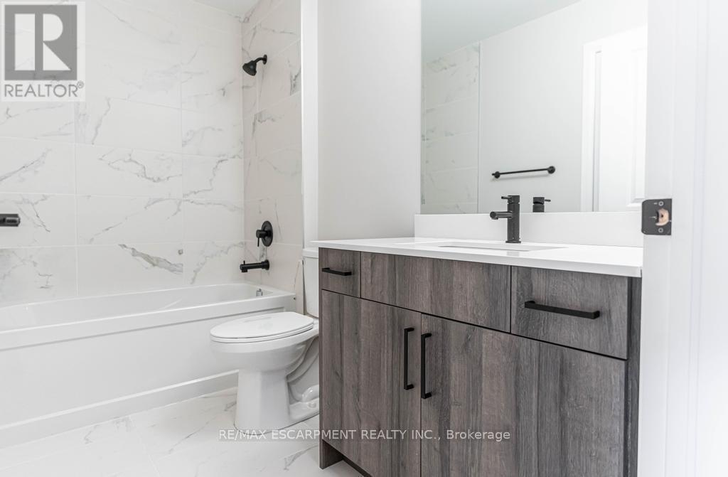 106 - 120 Springvalley Crescent, Hamilton, Ontario  L9C 0E4 - Photo 9 - X12071672