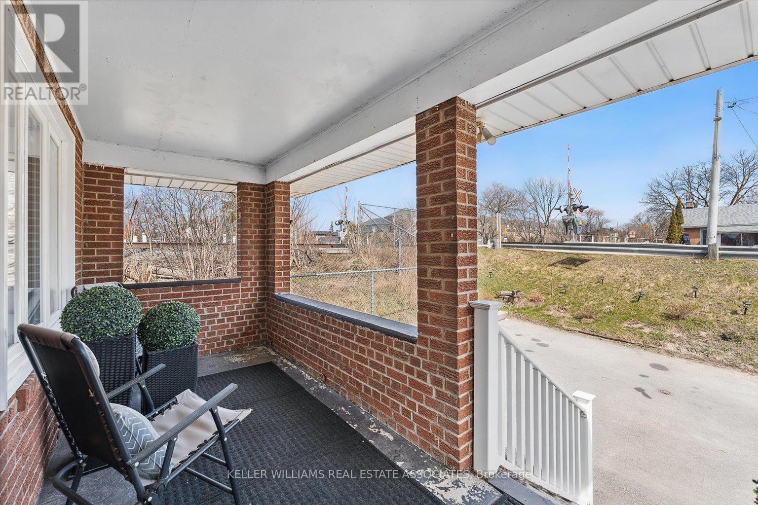 Property at 1106 HAIG BOULEVARD image 2