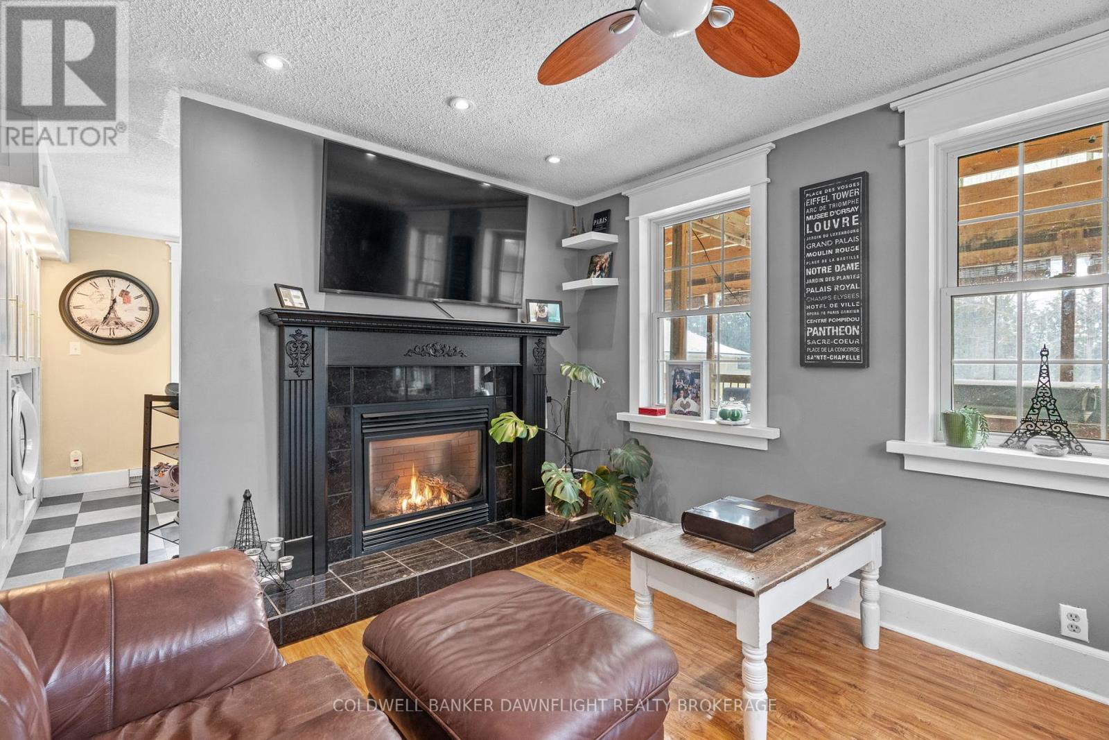 Photo 11 of 49 for 103 Richmond Street S
