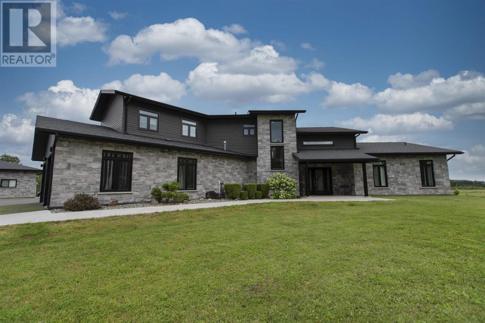 412 Fraser Rd, Oliver Paipoonge, Ontario  P7K 0B5 - Photo 3 - TB250727