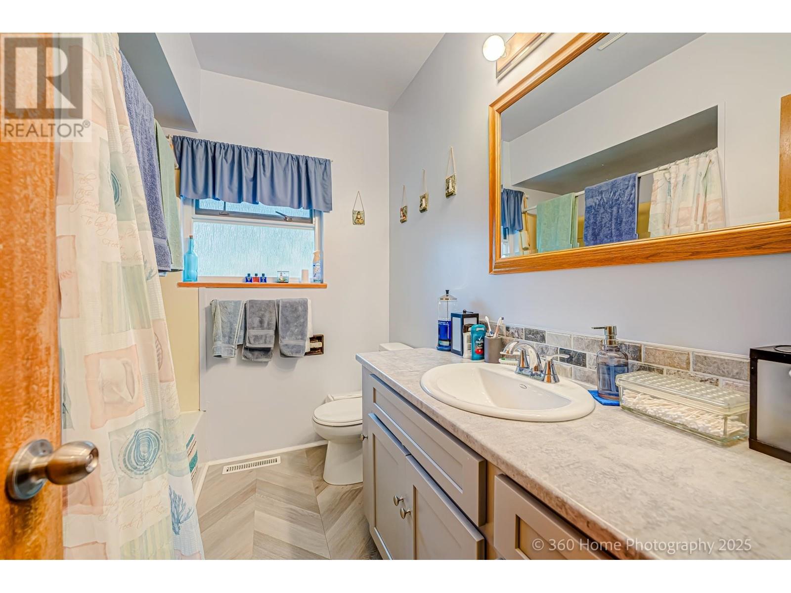 729 Accacia Avenue, Coquitlam, British Columbia  V3J 2E6 - Photo 9 - R2988060