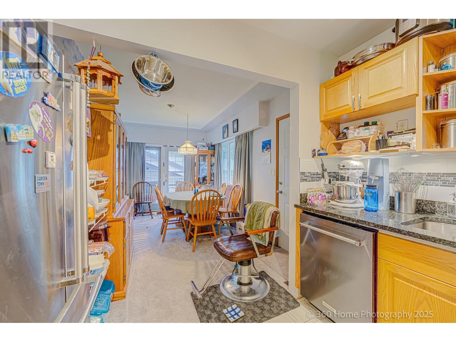 729 Accacia Avenue, Coquitlam, British Columbia  V3J 2E6 - Photo 5 - R2988060