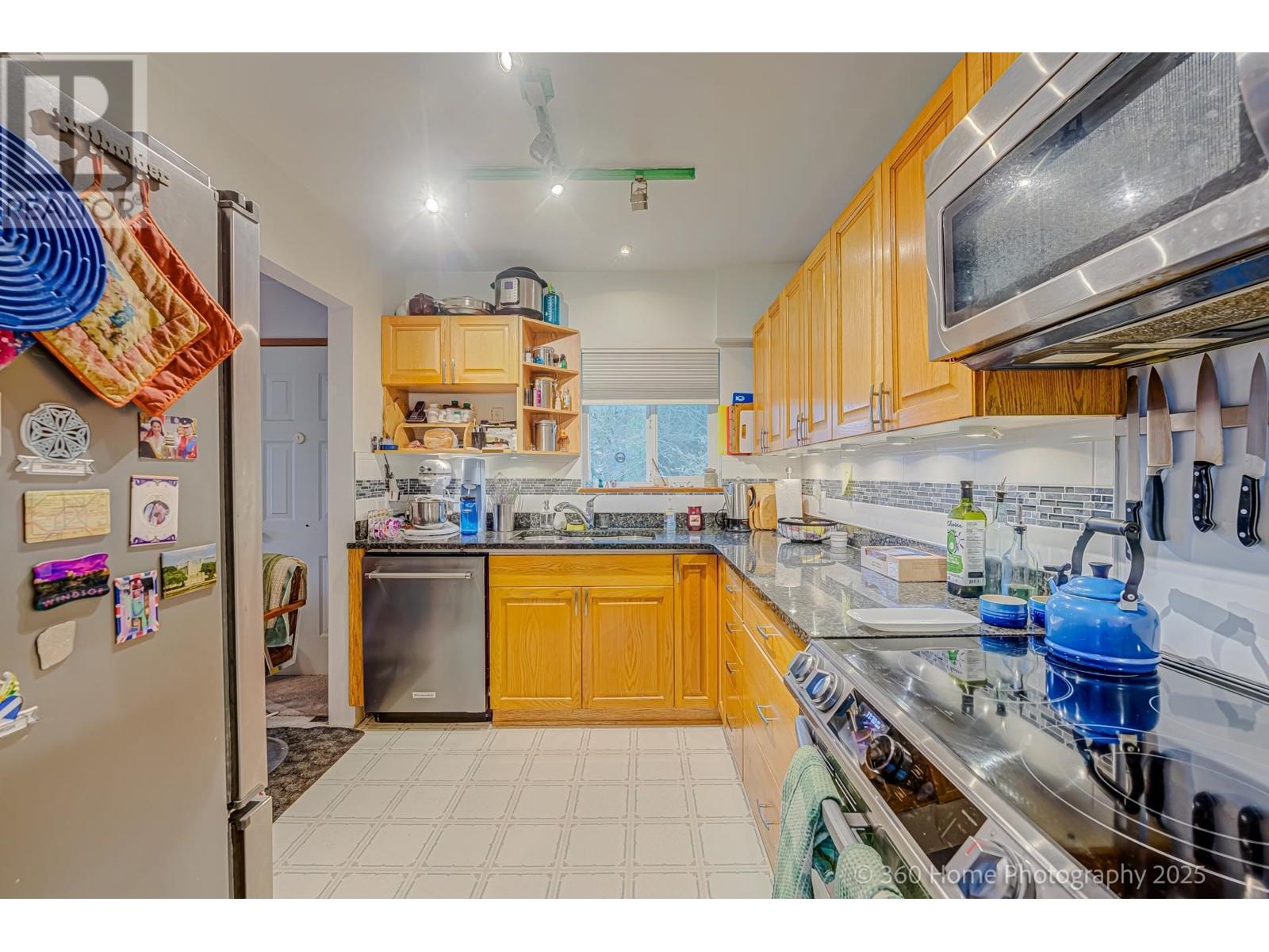 729 Accacia Avenue, Coquitlam, British Columbia  V3J 2E6 - Photo 15 - R2988060