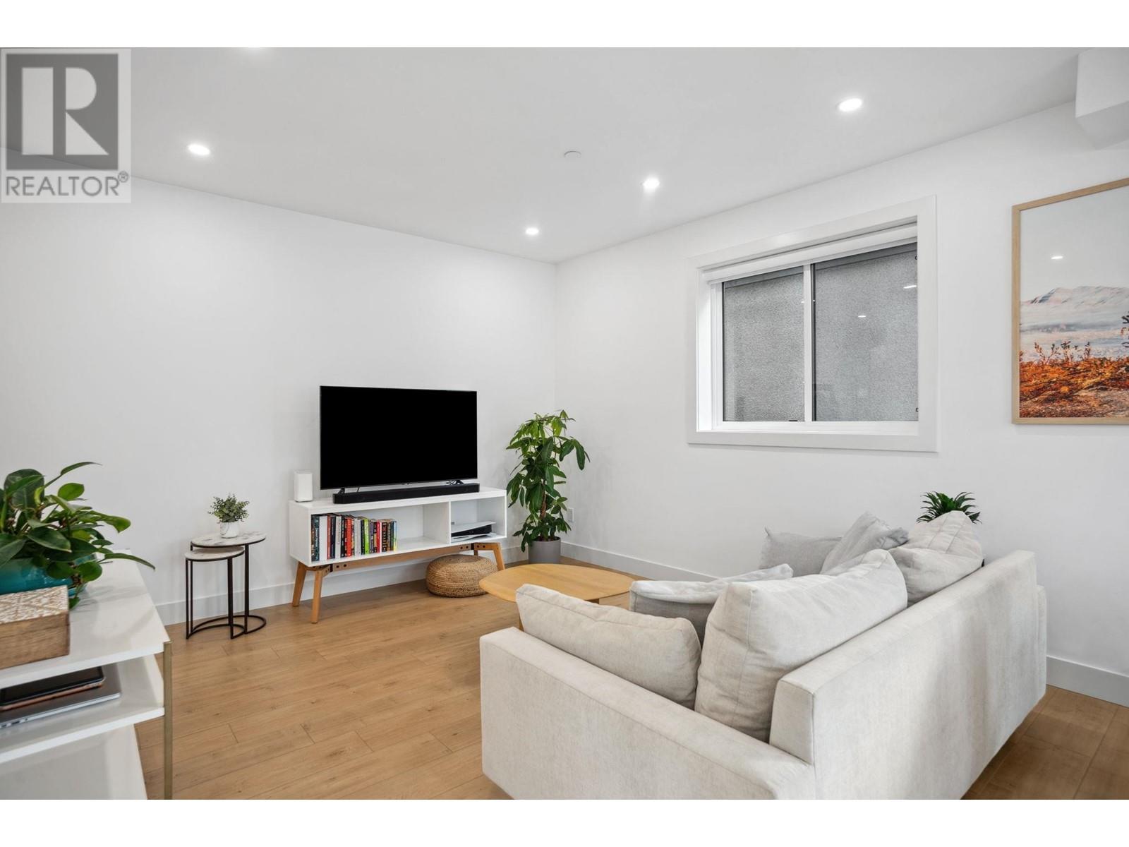 1579 Rupert Street, Vancouver, British Columbia  V5K 4L9 - Photo 3 - R2988227
