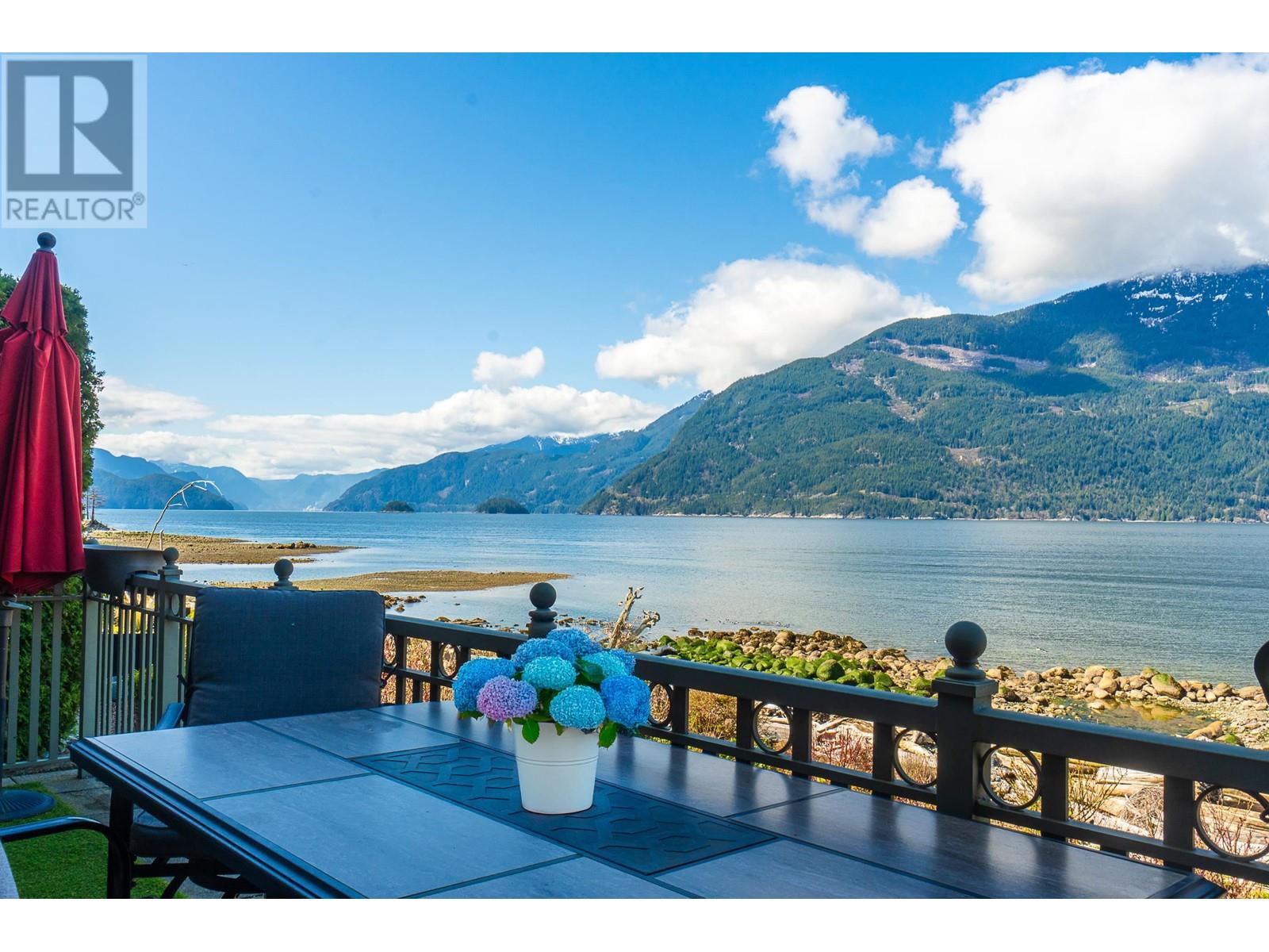 10 Beach Drive, Furry Creek, British Columbia  V0N 3Z1 - Photo 2 - R2988231