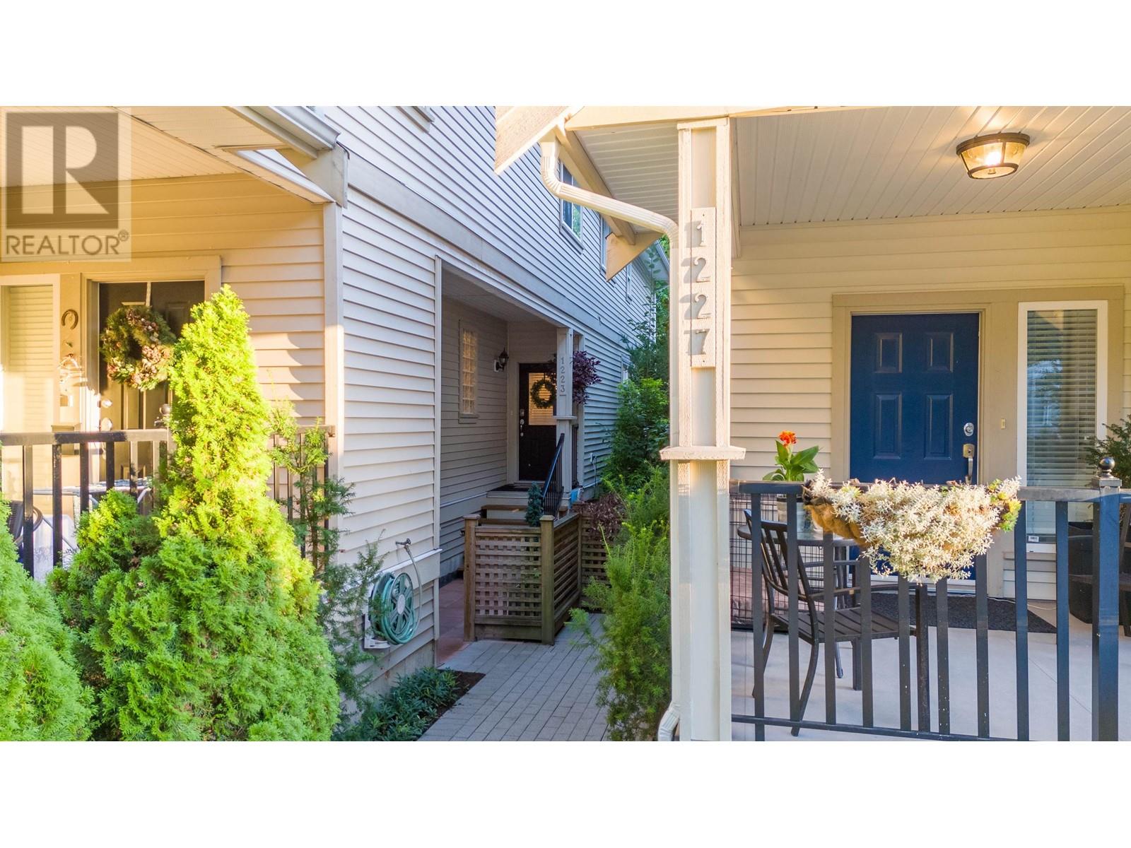1223 W 16th Street, North Vancouver, British Columbia  V7P 1R5 - Photo 2 - R2988232